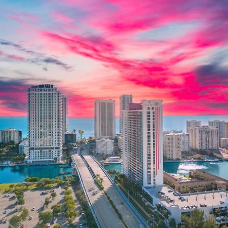 Amenities BALCONY w Stunning Views-Beachfront Hallandale Beach Exterior foto