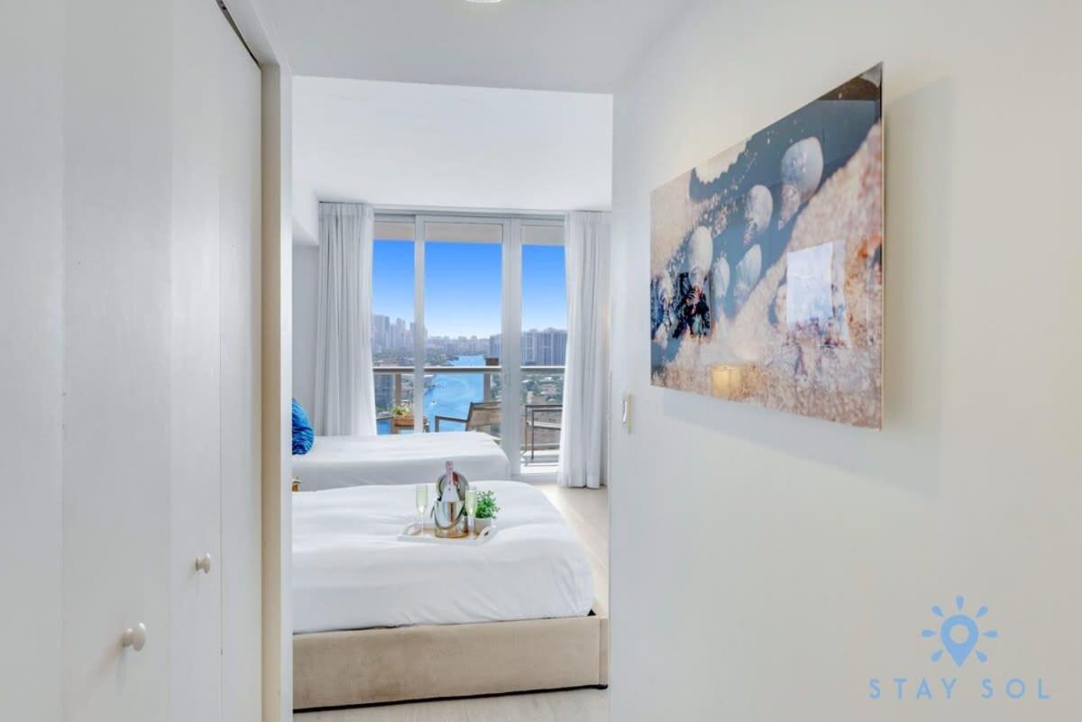 Amenities BALCONY w Stunning Views-Beachfront Hallandale Beach Exterior foto