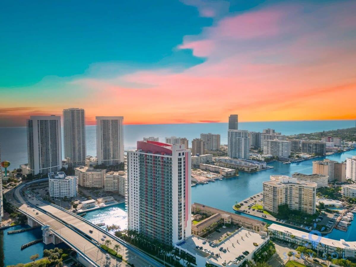 Amenities BALCONY w Stunning Views-Beachfront Hallandale Beach Exterior foto