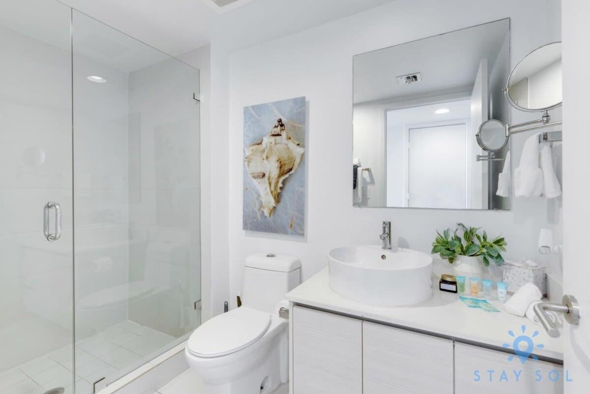 Amenities BALCONY w Stunning Views-Beachfront Hallandale Beach Exterior foto