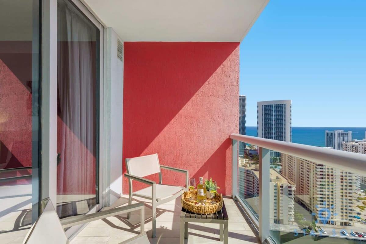 Amenities BALCONY w Stunning Views-Beachfront Hallandale Beach Exterior foto